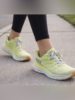 HOKA Clifton 9 Women’s Running Shoes Sz 7.5 Cushioned Athletic Sneakers Gym